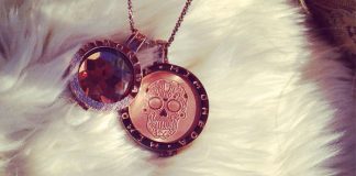 mi moneda chain and pendant