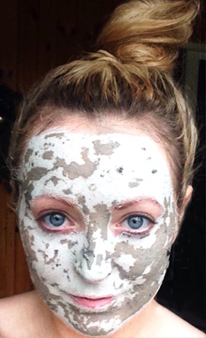 glamglow youthmud review tinglexfoliate mud mask application