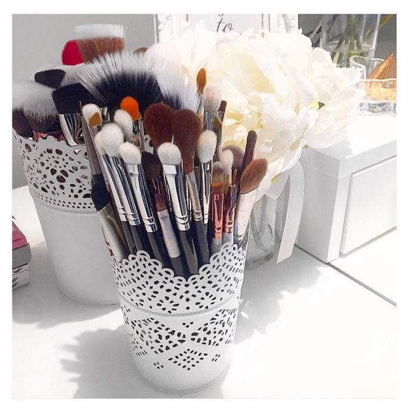 essential makeup brushes