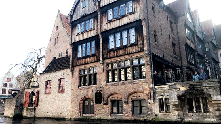 canal-boat-bruges-3